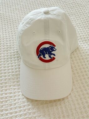Woman’s White Chicago Cubs Hat
